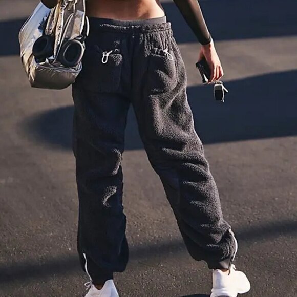 NWT Free People Sundown Fleece Pants in Black - Picture 3 of 8